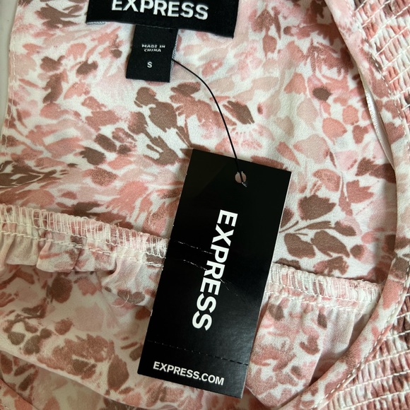 Express Pink Floral Smocked Blouse - Picture 4 of 5